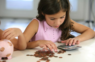 С умом и с деньгами: почему детям нудна финансовая грамотность