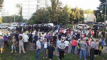 Скандальная стройка в Киеве: в Интернациональном парке местные жители столкнулись с 
