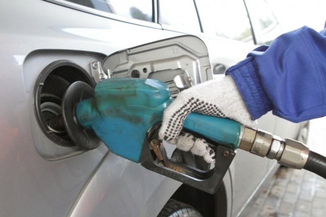 Картельный сговор или давление на бизнес: почему цены на бензин параллельно растут и кто виноват