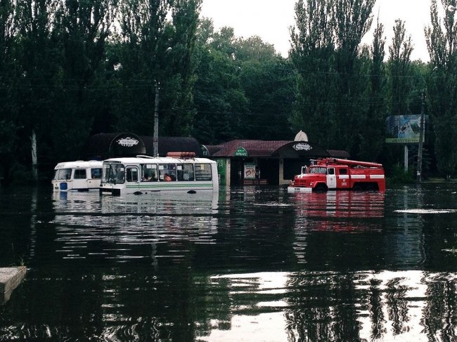 Мощный ливень затопил улицы в Черкассах (фото,видео)