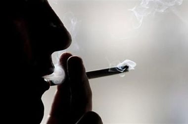 Ученые доказали, что курение уменьшает пенис