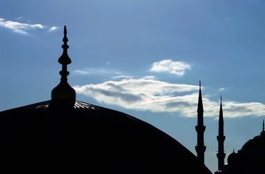 Упавшая люстра ранила 11 прихожан турецкой мечети