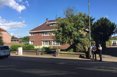 В Бельгии беженец напал с ножом на священника, пустившего его помыться