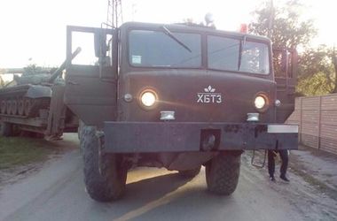 В Харькове тягач с танком наехал на человека (фото)