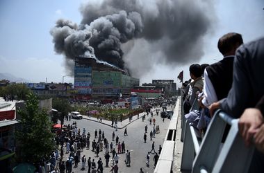 В Кабуле мощно горит 7-этажный торговый центр