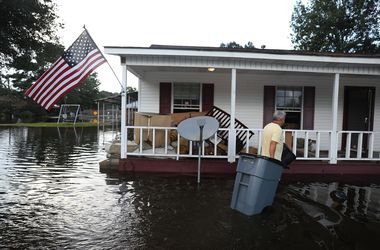 В Луизиане число погибших в результате наводнений возросло до 13 человек
