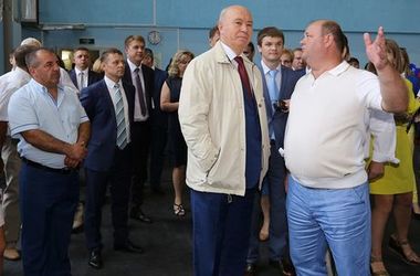 В РФ губернатор обвинил посла США в недовольстве сидящих без зарплаты работников АвтоВАЗ