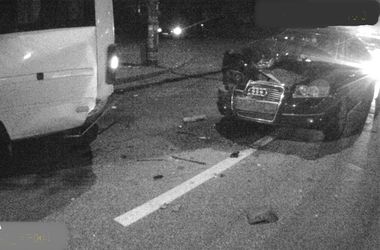 В Запорожье пьяный водитель протаранил две маршрутки