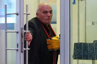 Захватчик банка в Москве сдался полиции