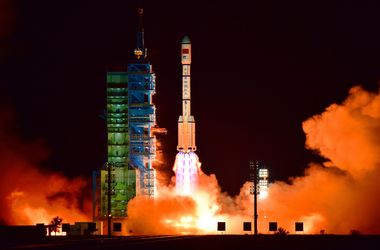 ФОТОФАКТ. Китай отправил на орбиту обитаемую космическую лабораторию