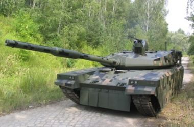 ФОТОФАКТ. Польский оборонпром представил новый основной боевой танк