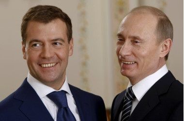 Генпрокуратура работает над объявлением подозрения Путину и Медведеву