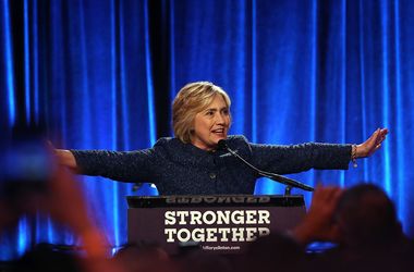 Клинтон продолжит предвыборную кампанию после приступа пневмонии