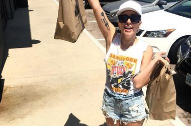 Леди Гага шокировала пошлым нарядом для похода на радиостанцию (фото,видео)
