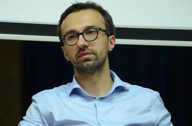 Лещенко заявил, что заявление об отпуске лежит в приемной Парубия с понедельника