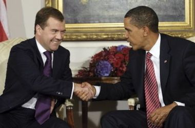 Медведев "на ногах" встретился с Обамой