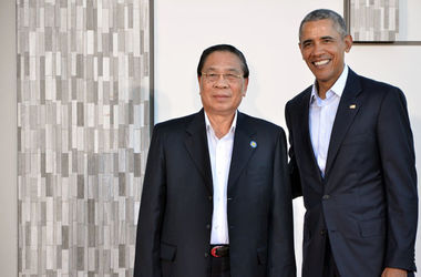 Обама стал первым президентом США, посетившим Лаос
