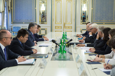 Порошенко призвал Францию и Германию не признавать выборы в России