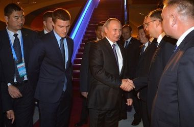 Путин прибыл в Китай на саммит "Большой двадцатки" и надеется на диалог с Обамой