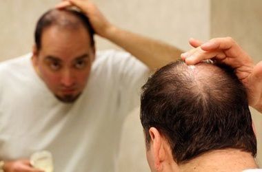 Семь причин, из-за которых выпадают волосы