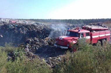 Спасатели дважды тушили пожары на свалках в Черкасской области