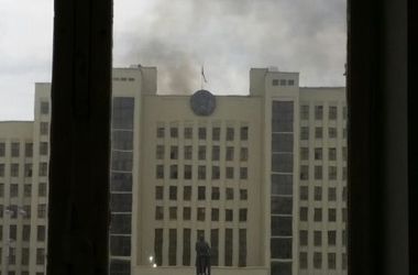 В Беларуси горит здание правительства