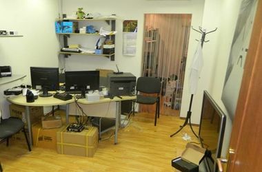 В Киеве разбойник напал на офис и похитил сейф