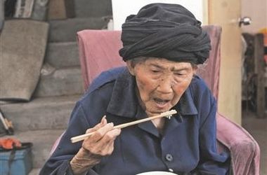В Китае умерла старейшая в мире женщина