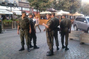 В Одессе после столкновения болельщиков семерых человек задержали