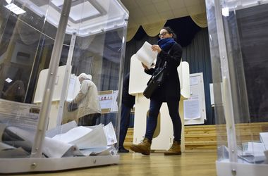 В России завершился единый день голосования, избиркомы подводят итоги выборов в Госдуму