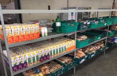 В Великобритании открыли первый супермаркет по продаже выброшенной еды