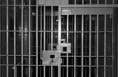 Британские заключенные устроили погром в тюрьме из-за смерти хомяка
