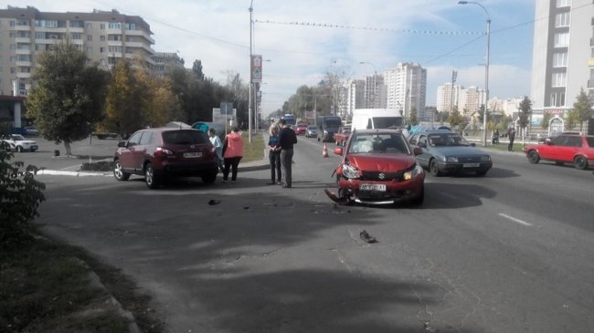 ФОТОФАКТ. В пригороде Киева жестко столкнулись машины