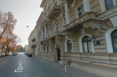 В центре Одессы обвалился фасад доходного дома